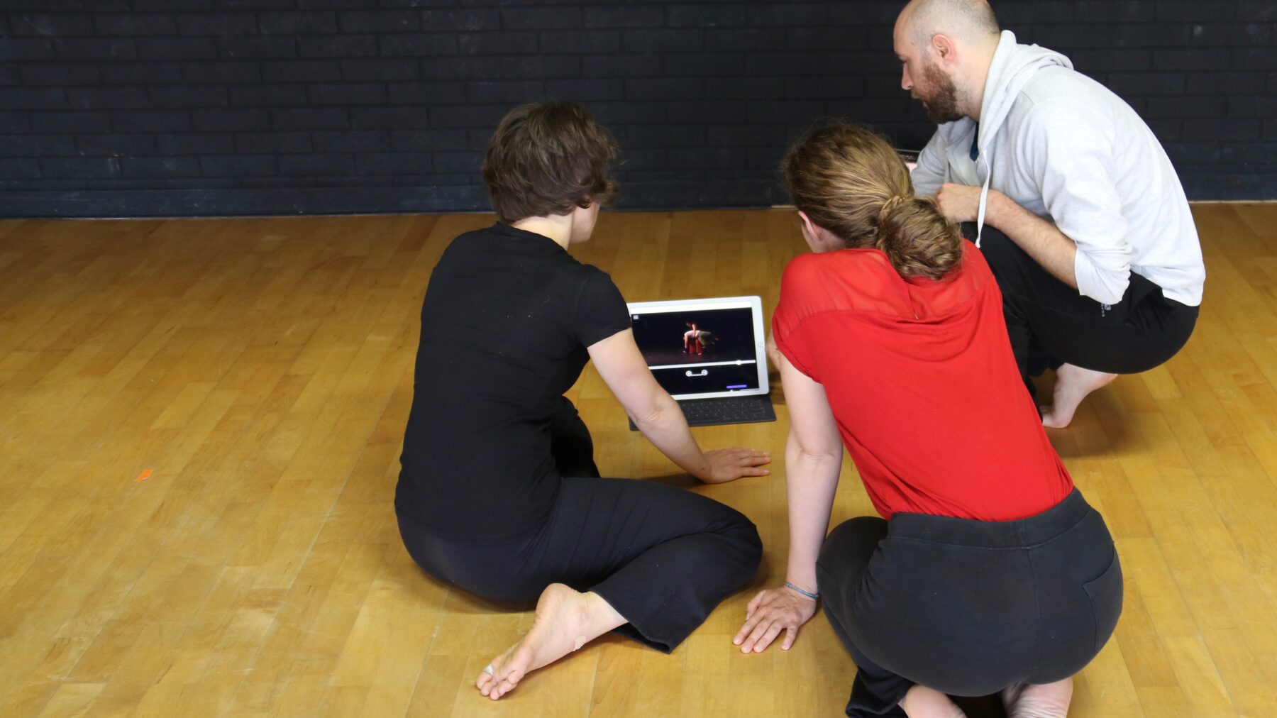 MoveOn: supporting dance learning through movement decomposition