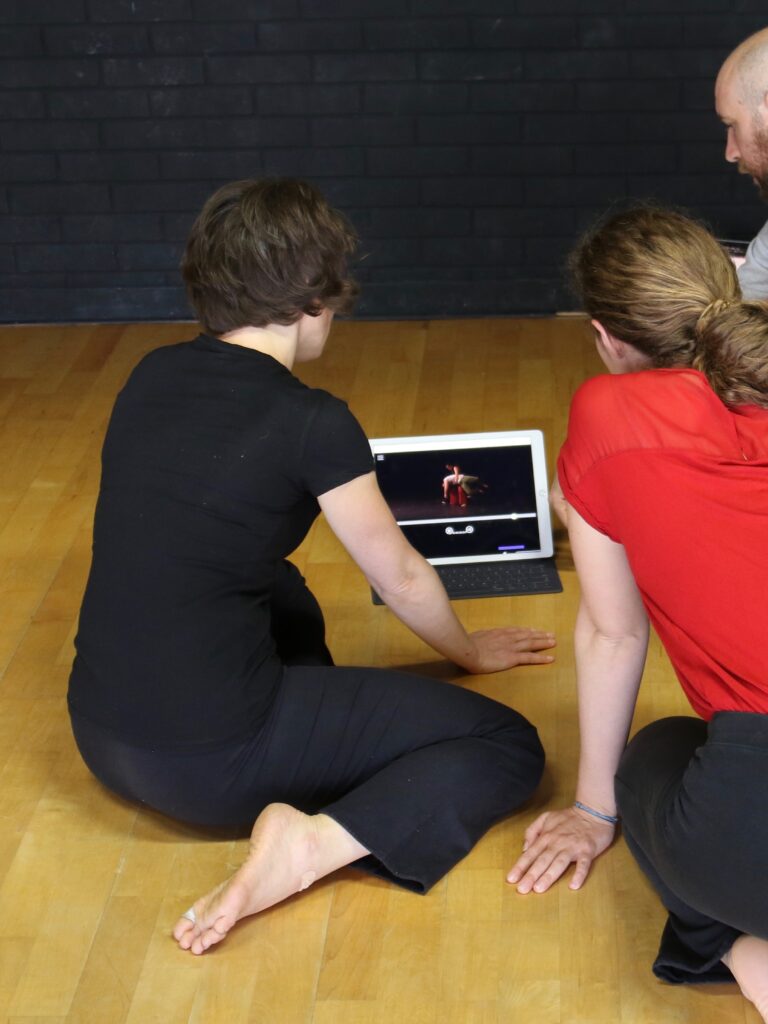 MoveOn: supporting dance learning through movement decomposition
